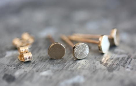 solid gold mini circle studs (matt)