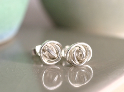  knot stud earrings